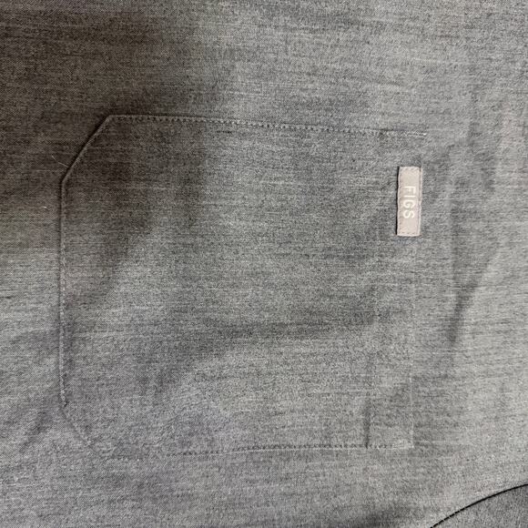 EUC Figs men’s gray scrub top sz M front pocket nurse attire workwear gently usd - Picture 11 of 13